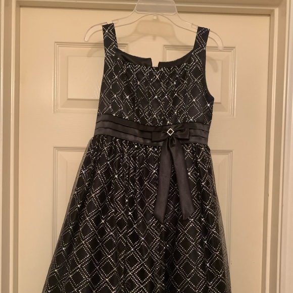 Two Dress - Picture 2 of 8